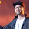 Mark Forster: Das Geheimnis unter der Kappe, sein Vermögen und die Konzerte 2026